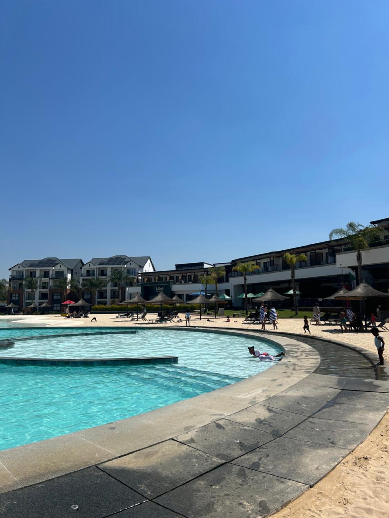The Blyde Crystal Lagoon Riverwalk Estate Pretoria Bagian luar foto
